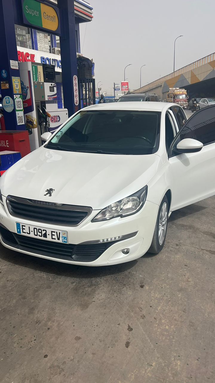 Peugeot 308 blanche